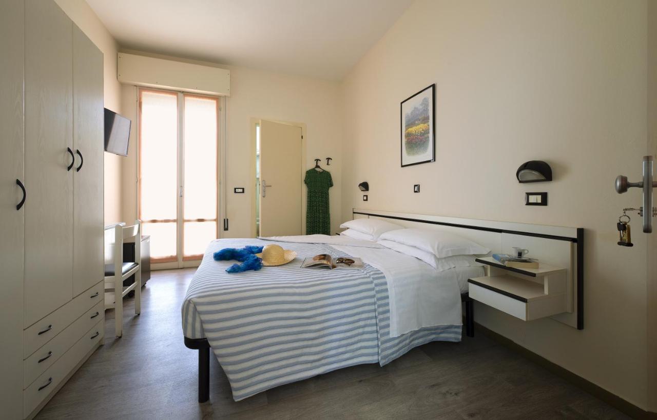 Hotel Baltic Cesenatico Exterior photo
